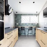 Home2book Coastal Chic Apt, Huge Private Terrace بيت للعطل كانديلاريا