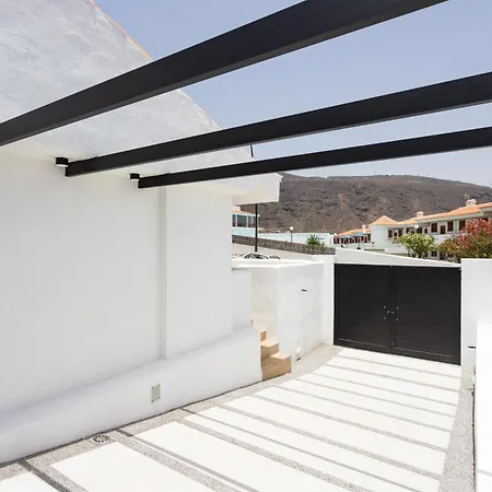 Home2book Coastal Chic Apt, Huge Private Terrace * קנדלריה