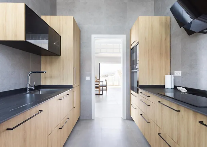 בית נופש Home2book Coastal Chic Apt, Huge Private Terrace קנדלריה