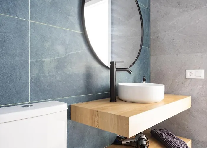 בית נופש Home2book Coastal Chic Apt, Huge Private Terrace קנדלריה