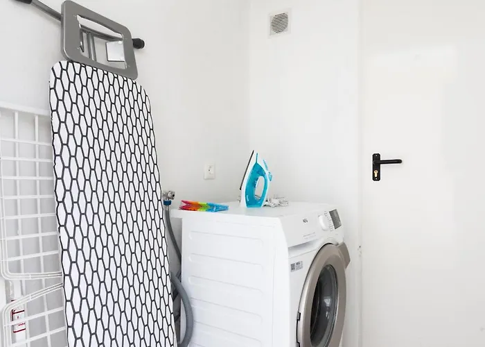 Home2book Coastal Chic Apt, Huge Private Terrace קנדלריה