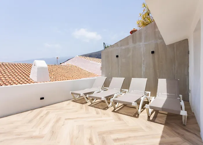 Home2book Coastal Chic Apt, Huge Private Terrace בית נופש