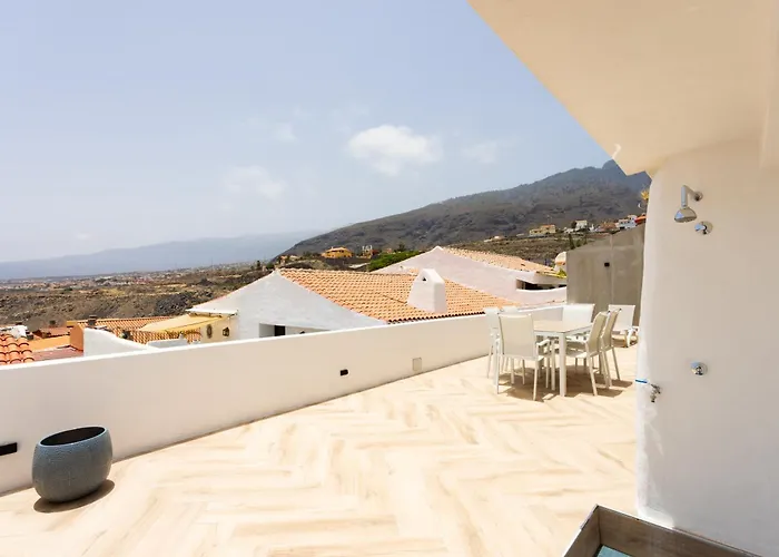 Home2book Coastal Chic Apt, Huge Private Terrace קנדלריה