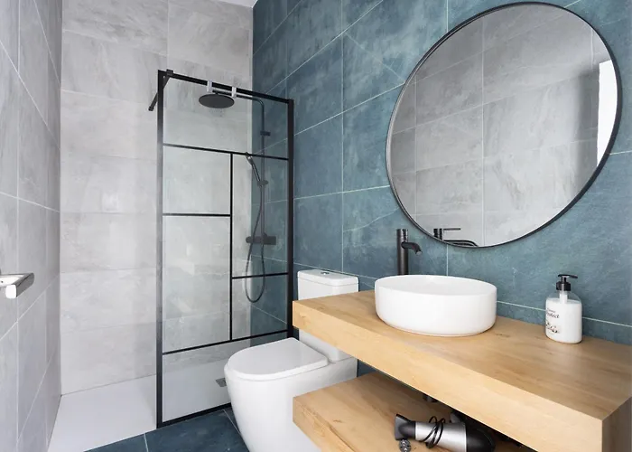 Home2book Coastal Chic Apt, Huge Private Terrace קנדלריה