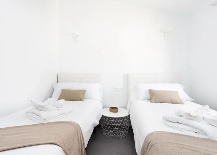 בית נופש Home2book Coastal Chic Apt, Huge Private Terrace קנדלריה