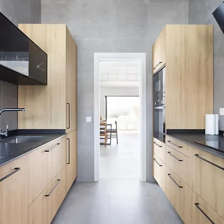 בית נופש Home2book Coastal Chic Apt, Huge Private Terrace קנדלריה