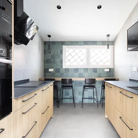 Home2book Coastal Chic Apt, Huge Private Terrace בית נופש קנדלריה