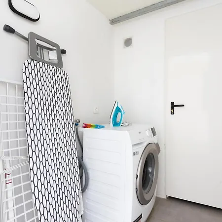 Home2book Coastal Chic Apt, Huge Private Terrace קנדלריה