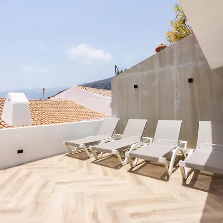 Home2book Coastal Chic Apt, Huge Private Terrace בית נופש