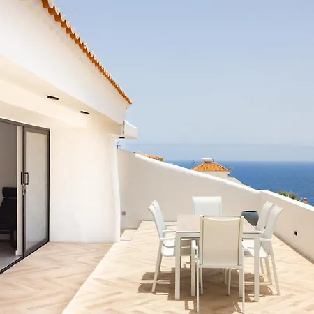 Home2book Coastal Chic Apt, Huge Private Terrace Ferienhaus