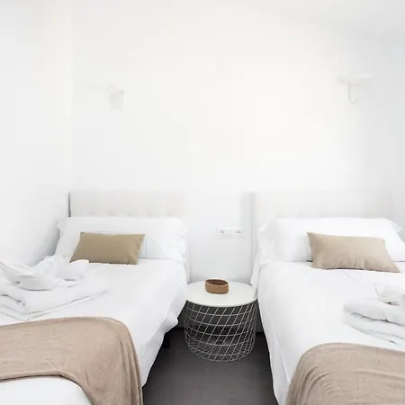 בית נופש Home2book Coastal Chic Apt, Huge Private Terrace קנדלריה